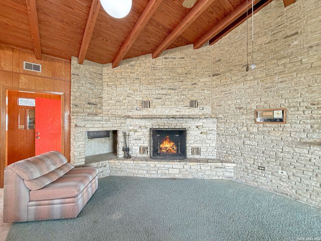 937 Hillcrest, Canyon Lake, TX 78133