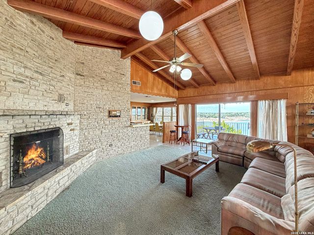 937 Hillcrest, Canyon Lake, TX 78133