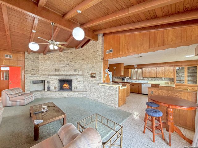 937 Hillcrest, Canyon Lake, TX 78133