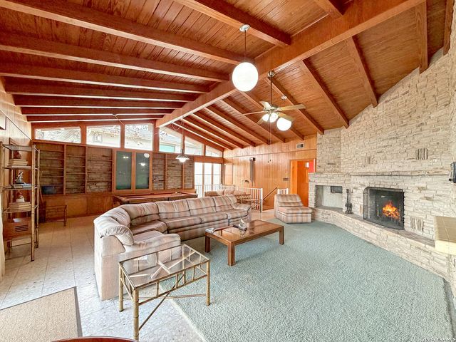 937 Hillcrest, Canyon Lake, TX 78133