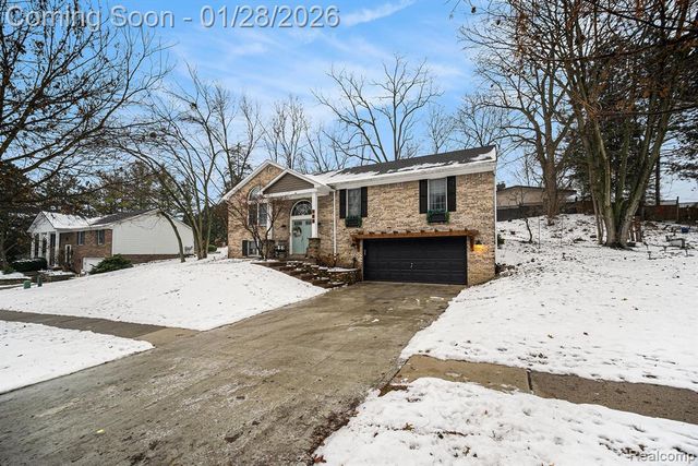 129 Saline River Drive, Saline, MI 48176