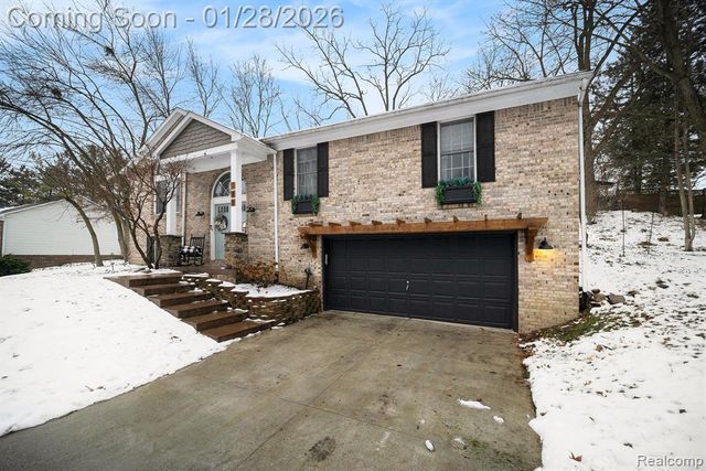 129 Saline River Drive, Saline, MI 48176