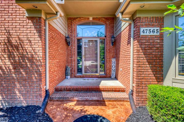 47565 Woodberry Estates Drive, Macomb Twp, MI 48044
