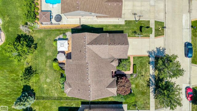 47565 Woodberry Estates Drive, Macomb Twp, MI 48044