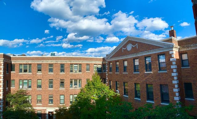64 Queensberry 222, Boston, MA 02215