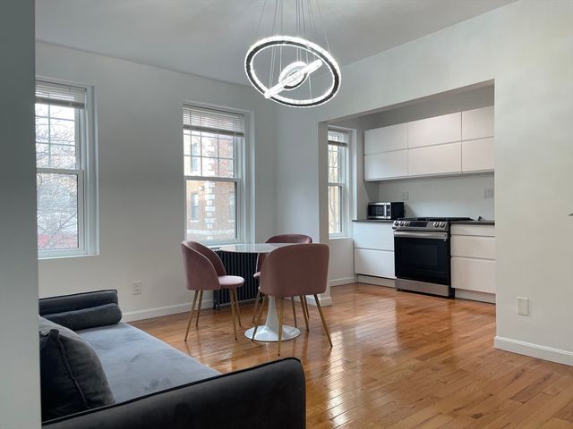 64 Queensberry 222, Boston, MA 02215