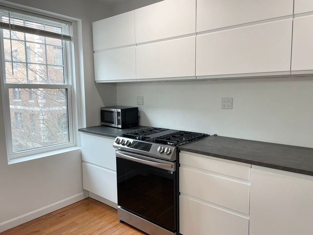 64 Queensberry 222, Boston, MA 02215