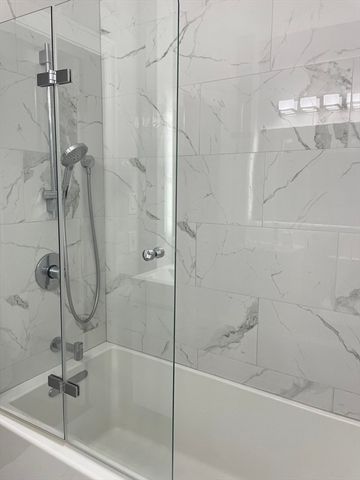 64 Queensberry 222, Boston, MA 02215
