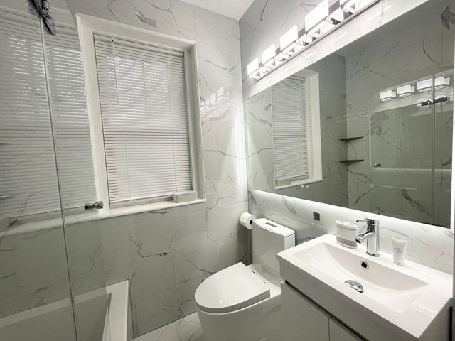 64 Queensberry 222, Boston, MA 02215
