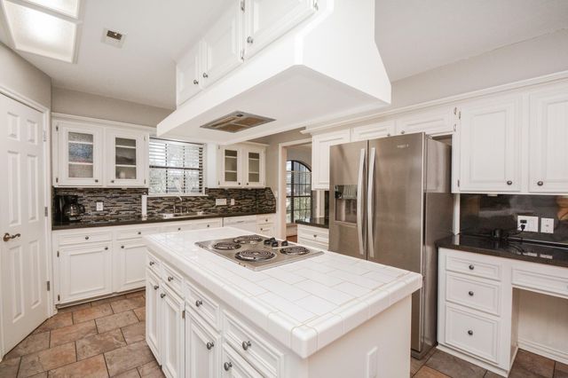 2117 W Linwood Oaks, Pearland, TX 77581