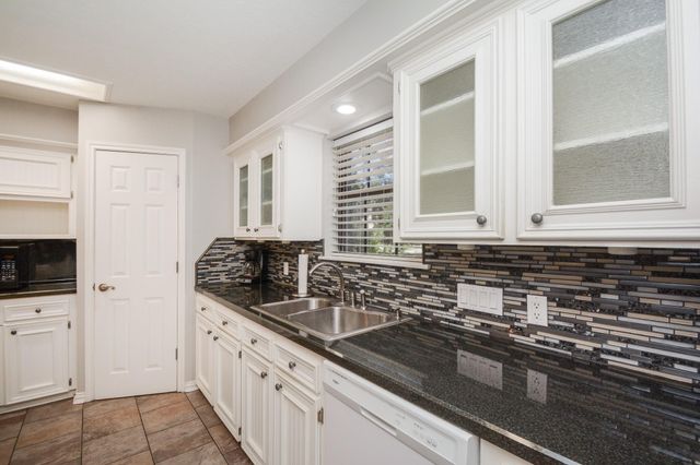 2117 W Linwood Oaks, Pearland, TX 77581