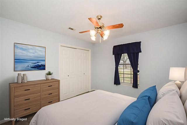 2117 W Linwood Oaks, Pearland, TX 77581