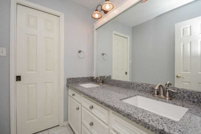 2117 W Linwood Oaks, Pearland, TX 77581