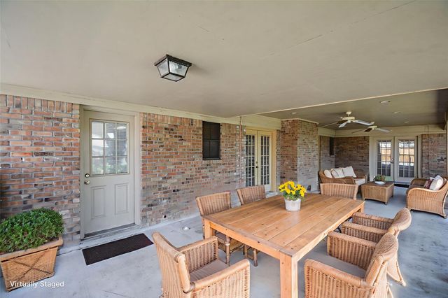 2117 W Linwood Oaks, Pearland, TX 77581