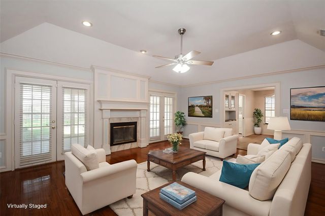 2117 W Linwood Oaks, Pearland, TX 77581