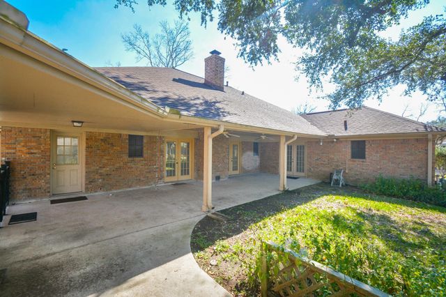 2117 W Linwood Oaks, Pearland, TX 77581