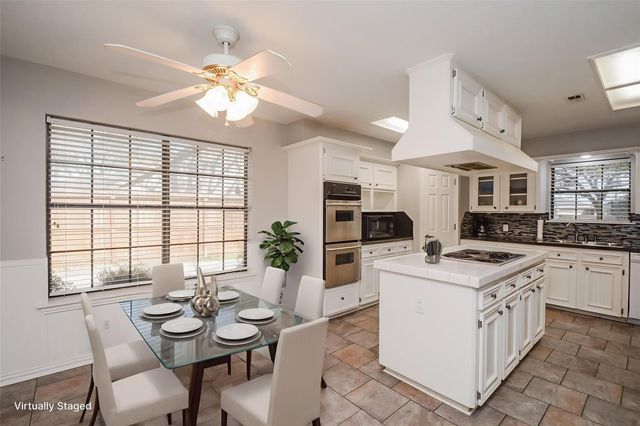 2117 W Linwood Oaks, Pearland, TX 77581