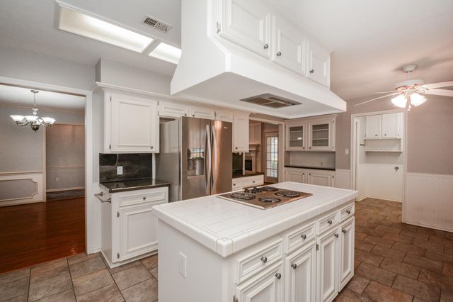 2117 W Linwood Oaks, Pearland, TX 77581