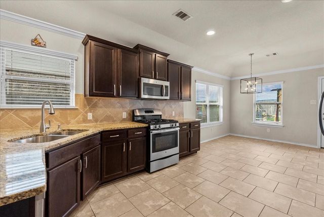 3072 Persimmon Valley Lane, Dickinson, TX 77539