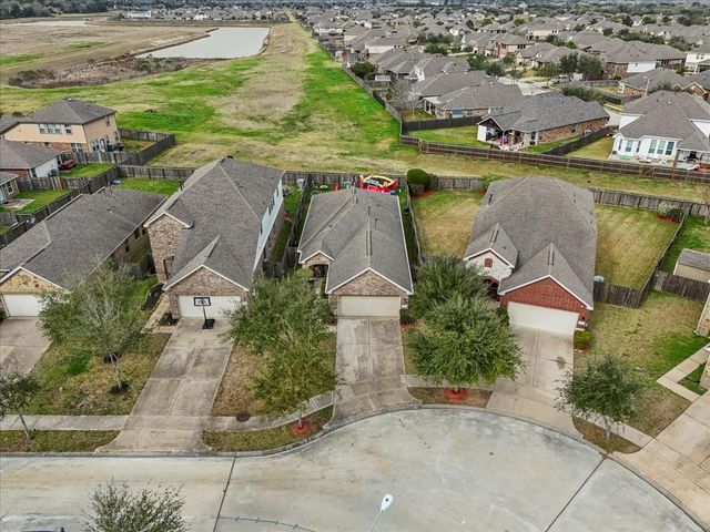 3072 Persimmon Valley Lane, Dickinson, TX 77539