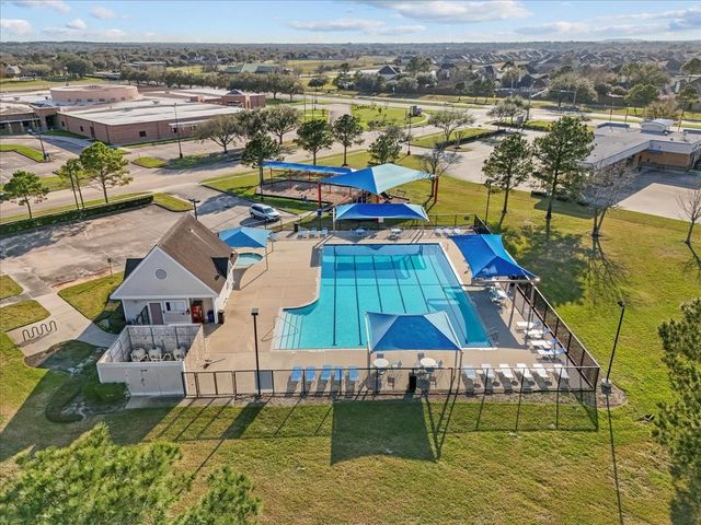 3072 Persimmon Valley Lane, Dickinson, TX 77539