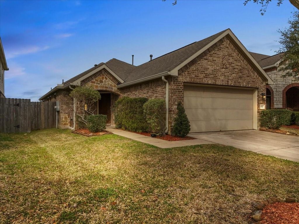 3072 Persimmon Valley Lane, Dickinson, TX 77539