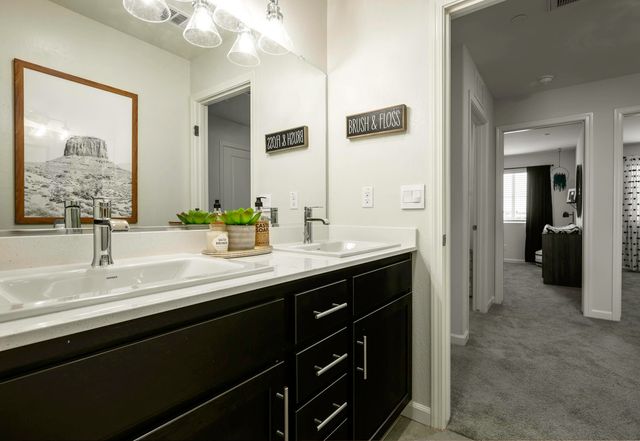 2335 N Fontana Street 2009v, Visalia, CA 93291