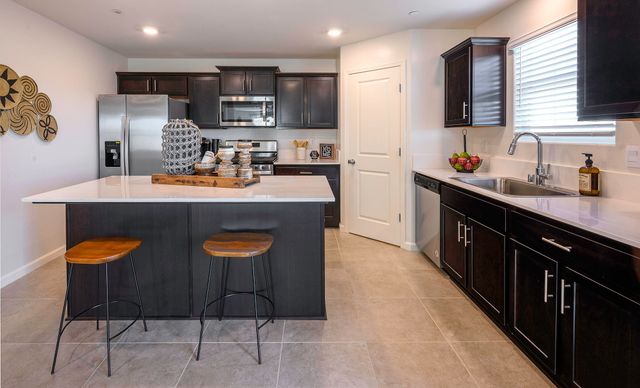 2335 N Fontana Street 2009v, Visalia, CA 93291