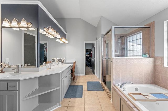 951 NW Long Drive, Grain Valley, MO 64029