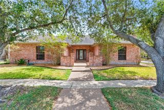 7430 Bourget Dr, Corpus Christi, TX 78413