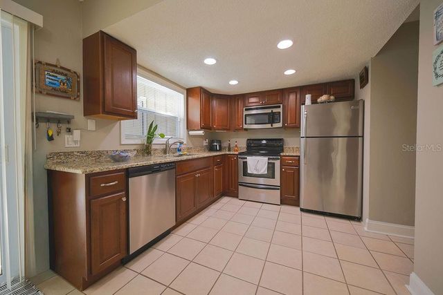 6902 SOLEDAD COURT, Tampa, FL 33615