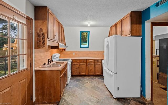 3648 Cash Drive, Winston-salem, NC 27107