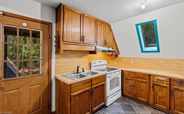 3648 Cash Drive, Winston-salem, NC 27107