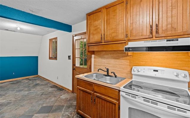3648 Cash Drive, Winston-salem, NC 27107