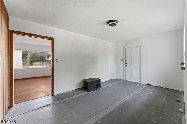 122 Evergreen RD, North Fort Myers, FL 33903