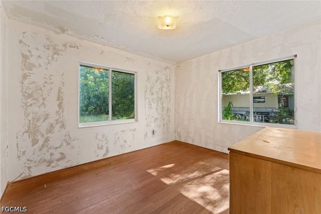 122 Evergreen RD, North Fort Myers, FL 33903