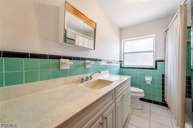 122 Evergreen RD, North Fort Myers, FL 33903