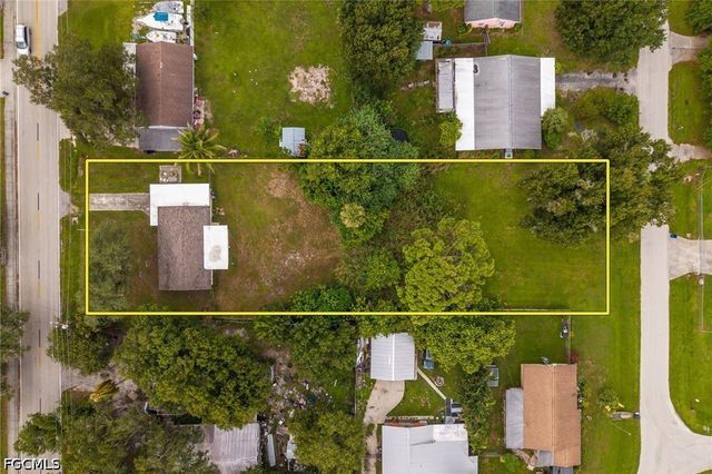 122 Evergreen RD, North Fort Myers, FL 33903