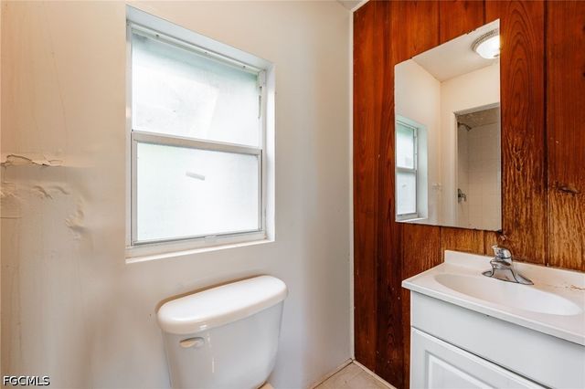 122 Evergreen RD, North Fort Myers, FL 33903