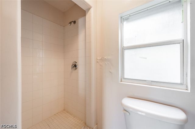 122 Evergreen RD, North Fort Myers, FL 33903