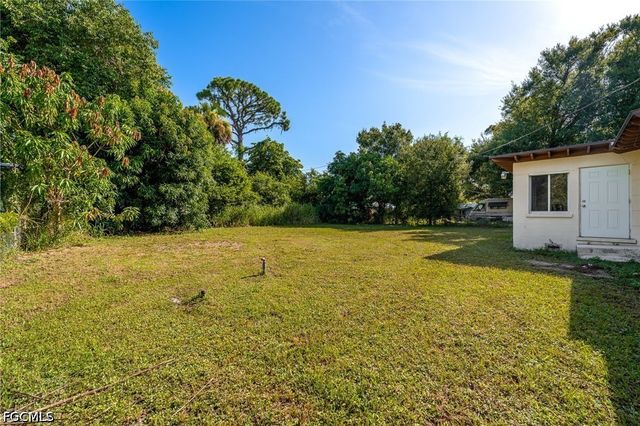122 Evergreen RD, North Fort Myers, FL 33903
