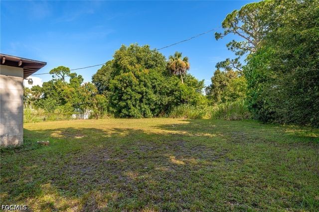 122 Evergreen RD, North Fort Myers, FL 33903