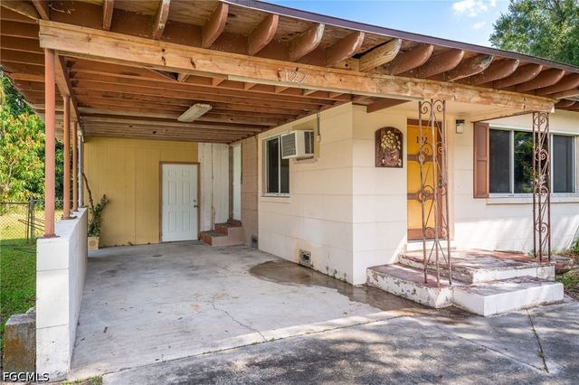 122 Evergreen RD, North Fort Myers, FL 33903