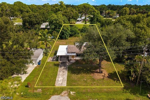 122 Evergreen RD, North Fort Myers, FL 33903