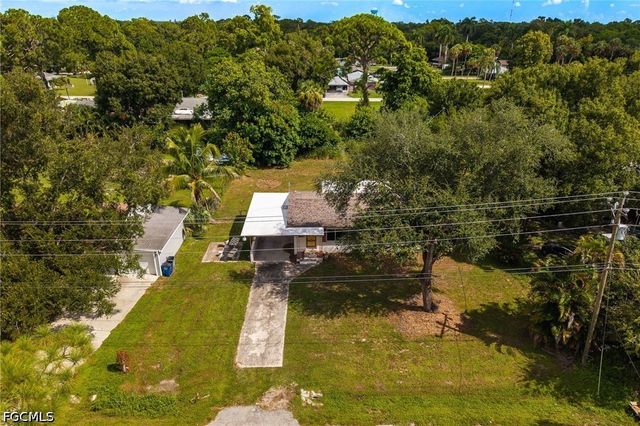 122 Evergreen RD, North Fort Myers, FL 33903