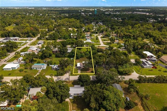 122 Evergreen RD, North Fort Myers, FL 33903