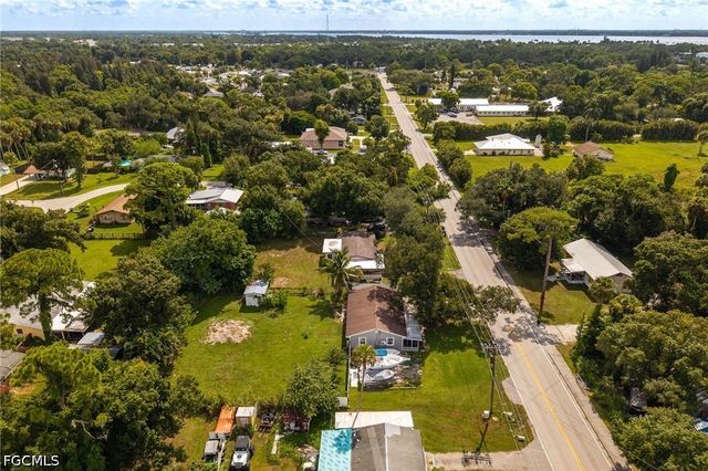 122 Evergreen RD, North Fort Myers, FL 33903