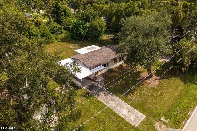 122 Evergreen RD, North Fort Myers, FL 33903