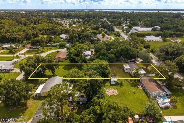 122 Evergreen RD, North Fort Myers, FL 33903