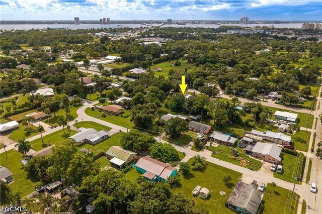 122 Evergreen RD, North Fort Myers, FL 33903